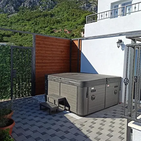 Holiday House With A Parking Space - 20514 Makarska