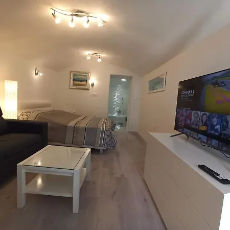 Holiday House With A Parking Space - 20514 Makarska